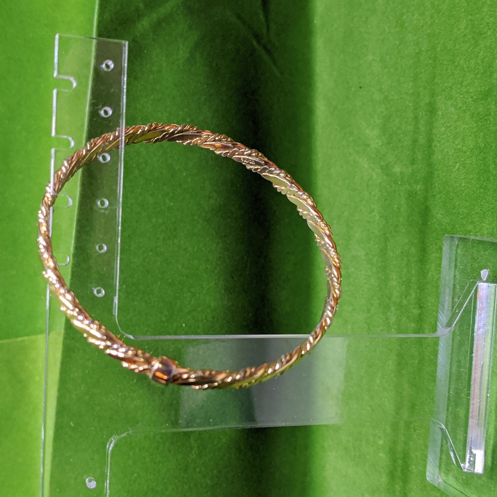 AVON Vintage Gold-tone Bangle Bracelet. 8"